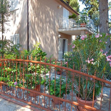 Adrienn Apartments Stari Grad  Zewnętrze zdjęcie