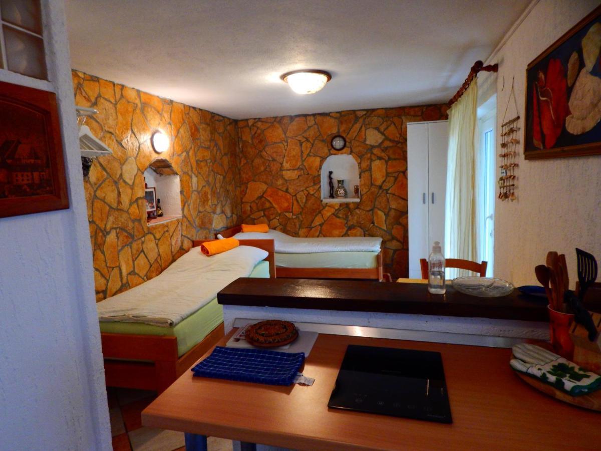 Adrienn Apartments Stari Grad  Zewnętrze zdjęcie