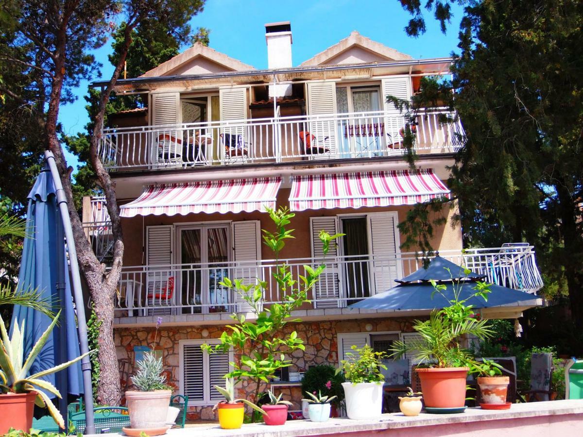 Adrienn Apartments Stari Grad  Zewnętrze zdjęcie