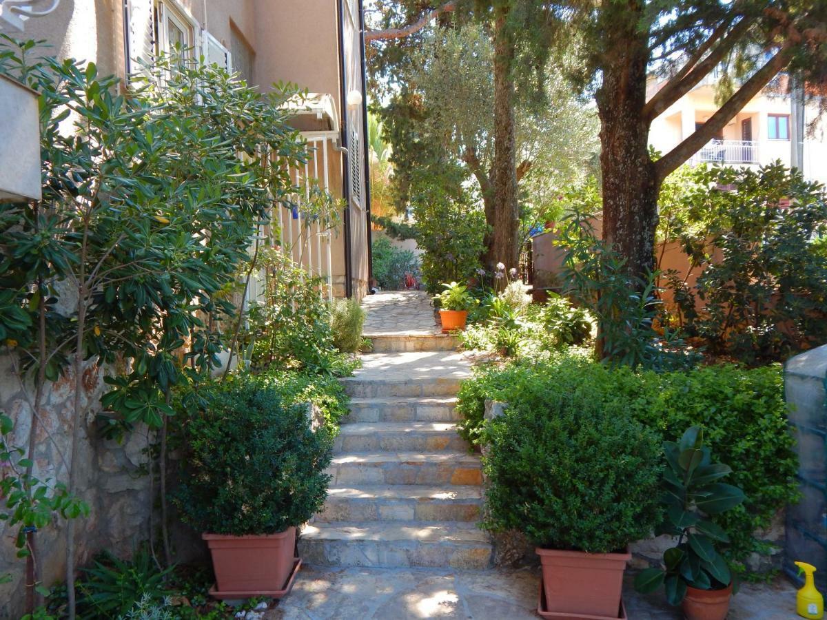 Adrienn Apartments Stari Grad  Zewnętrze zdjęcie